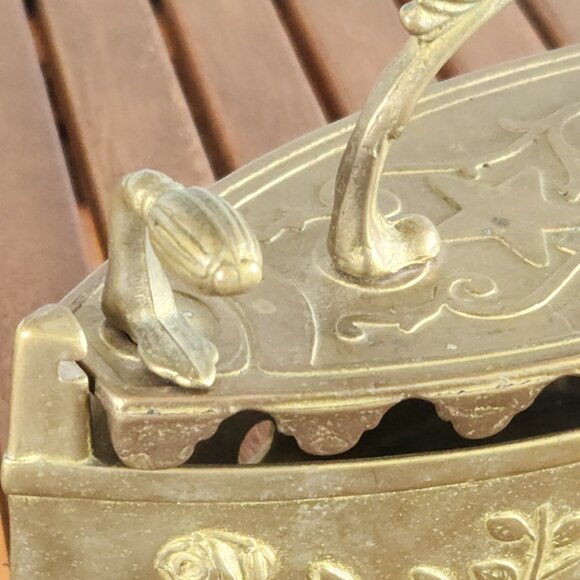 Antique 19th-Century Solid Brass Coal Iron Ornate Floral Decorative Collectible - Picture 7 of 10